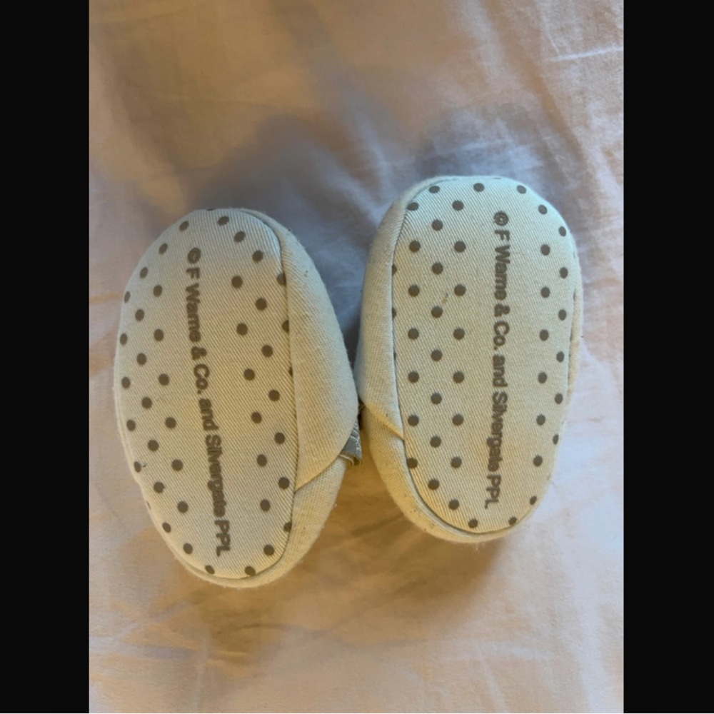 Peter Rabbit Baby Slippers 🐰 - Picture 3 of 3